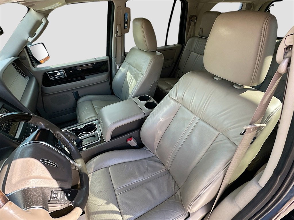 Used 2016 Lincoln Navigator Select image 22