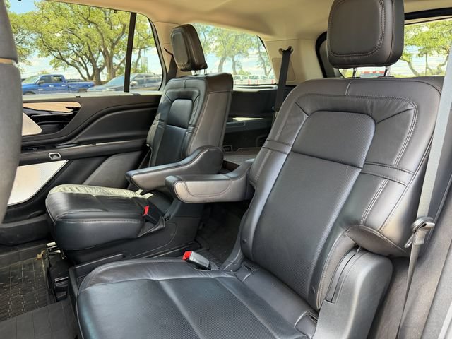Used 2022 Lincoln Aviator Reserve w/ Equipment Group 201A AWD/4WD image 16