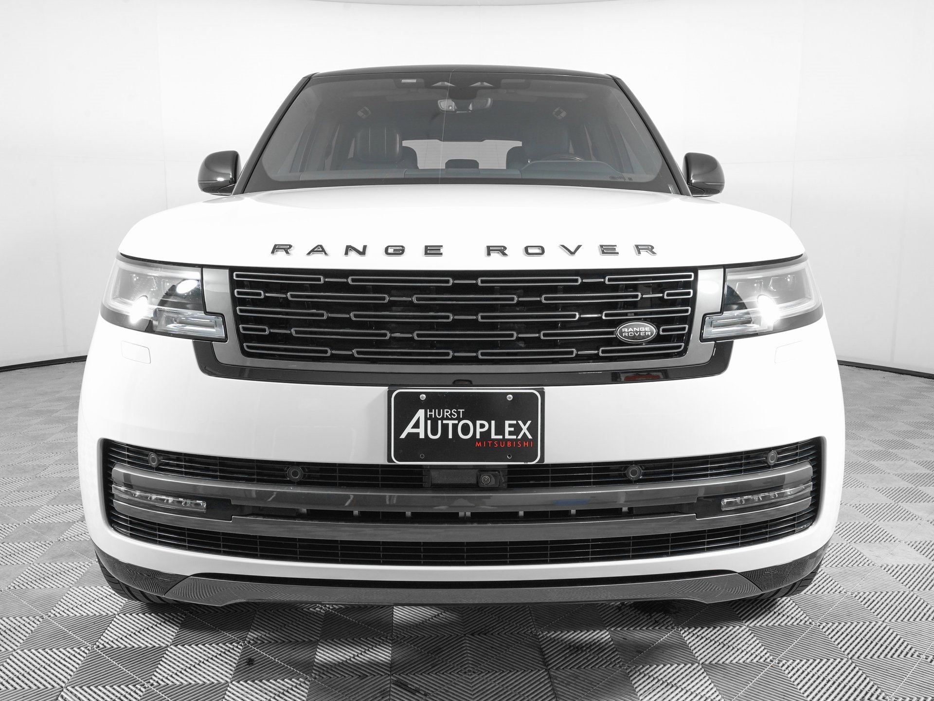 Used 2023 Land Rover Range Rover SE image 2