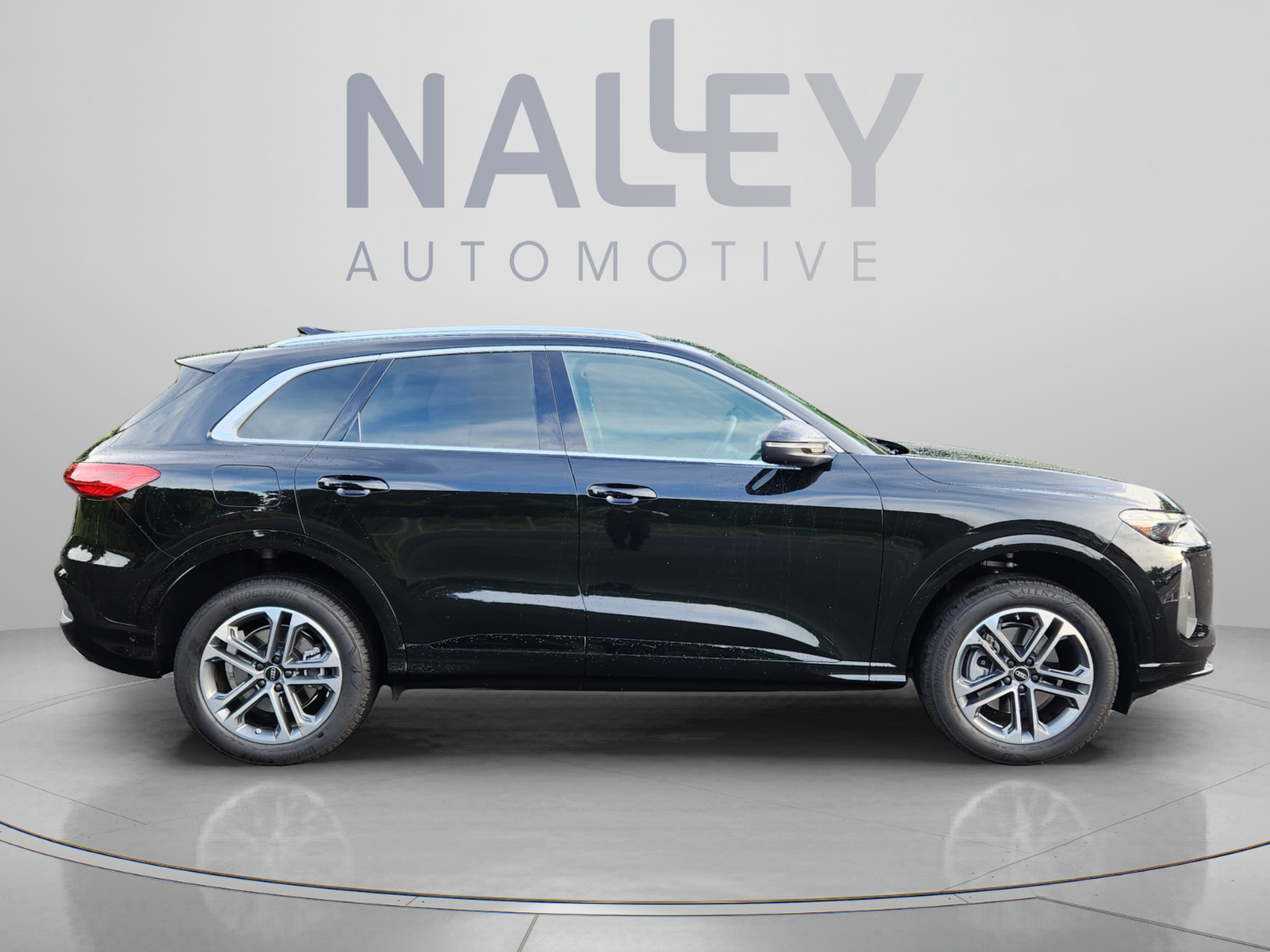Used 2025 Audi Q5 Premium w/ Convenience Package AWD/4WD image 6
