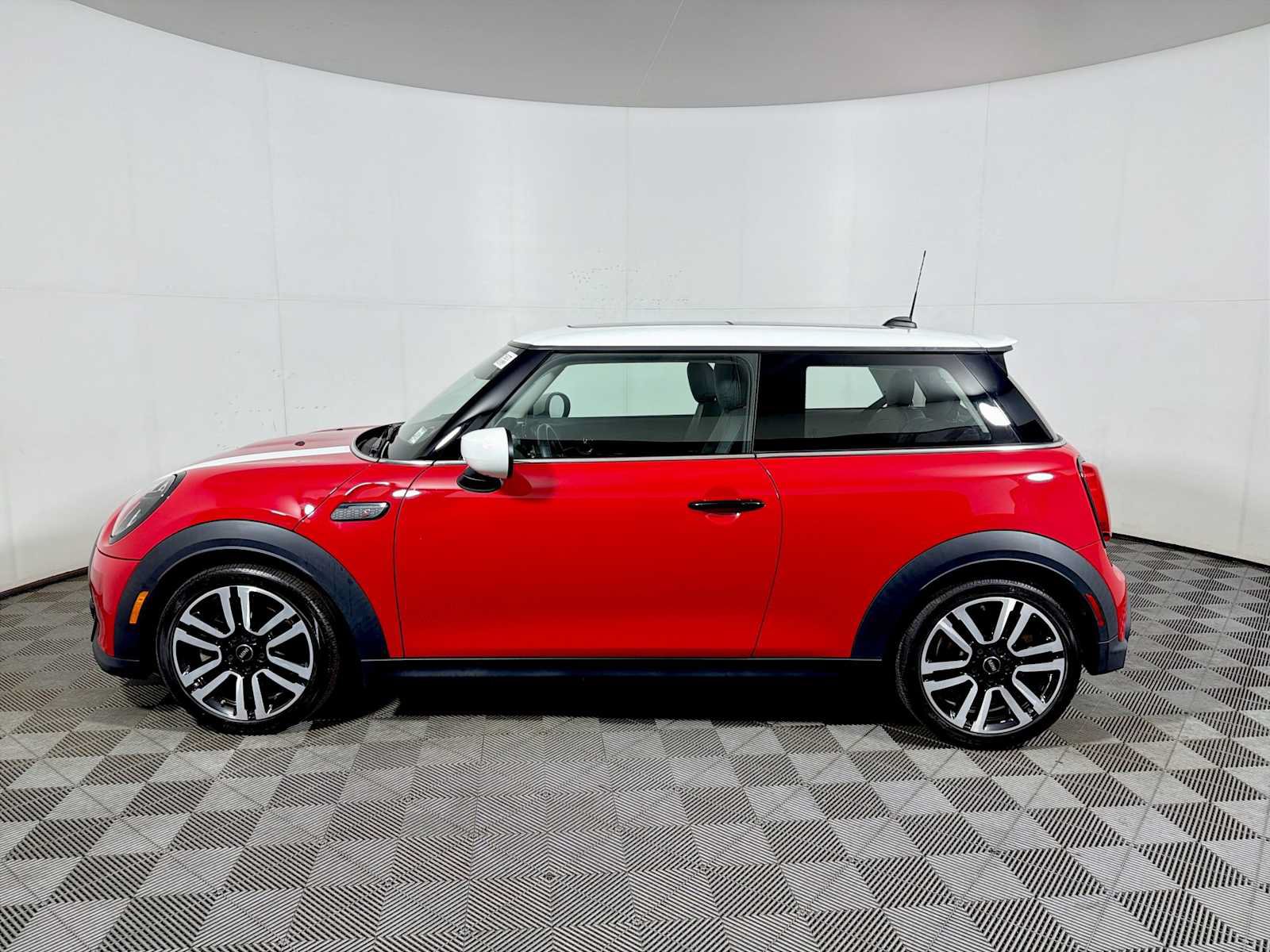 Used 2024 MINI Cooper S FWD image 4