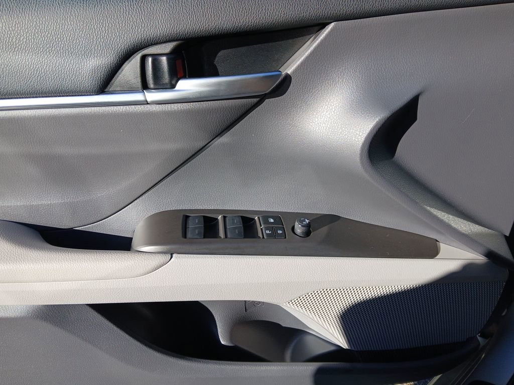 Used 2024 Toyota Camry SE image 15