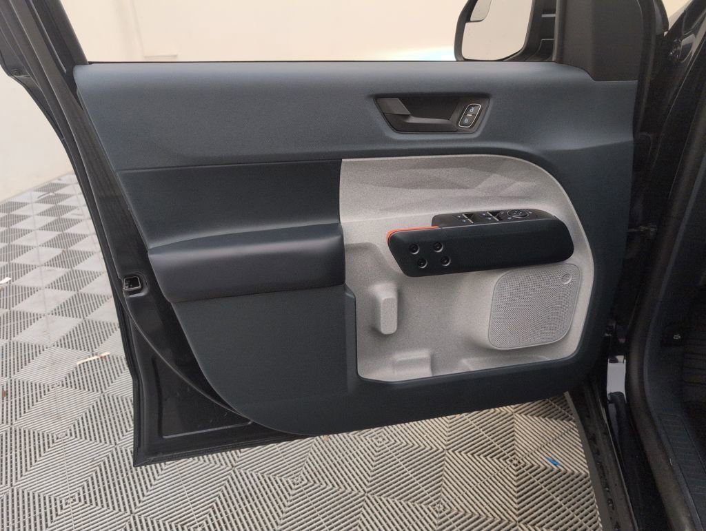 Used 2023 Ford Maverick XLT image 36