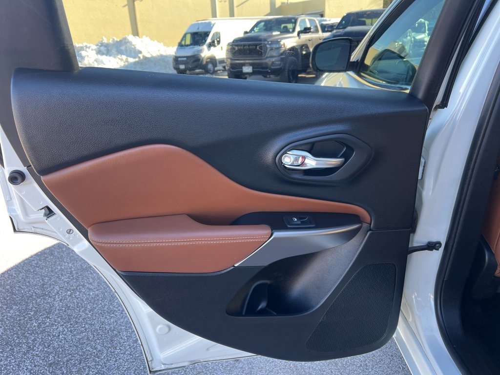 Certified 2019 Jeep Cherokee Overland image 15