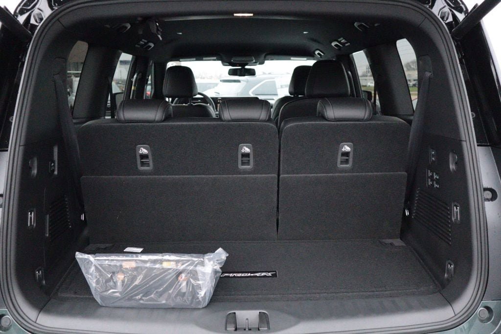 New 2026 Nissan Armada PRO-4X w/ Captain's Chari Seat Package AWD/4WD image 23