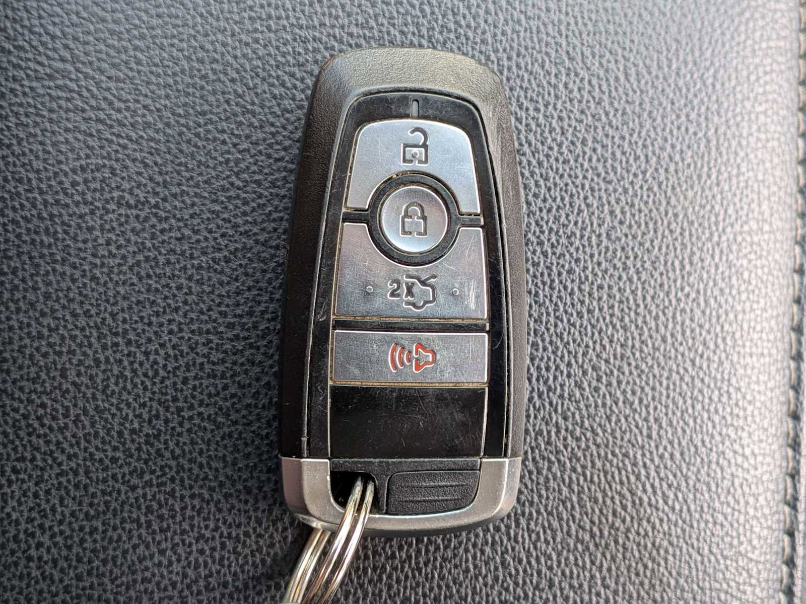 Used 2018 Ford Fusion SE w/ Fusion SE Technology Package FWD image 33