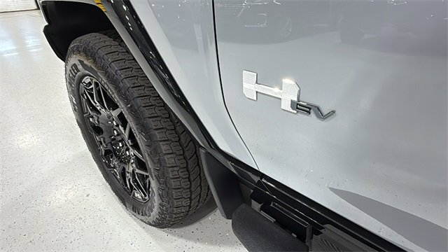 Used 2025 GMC Hummer EV 2X image 16