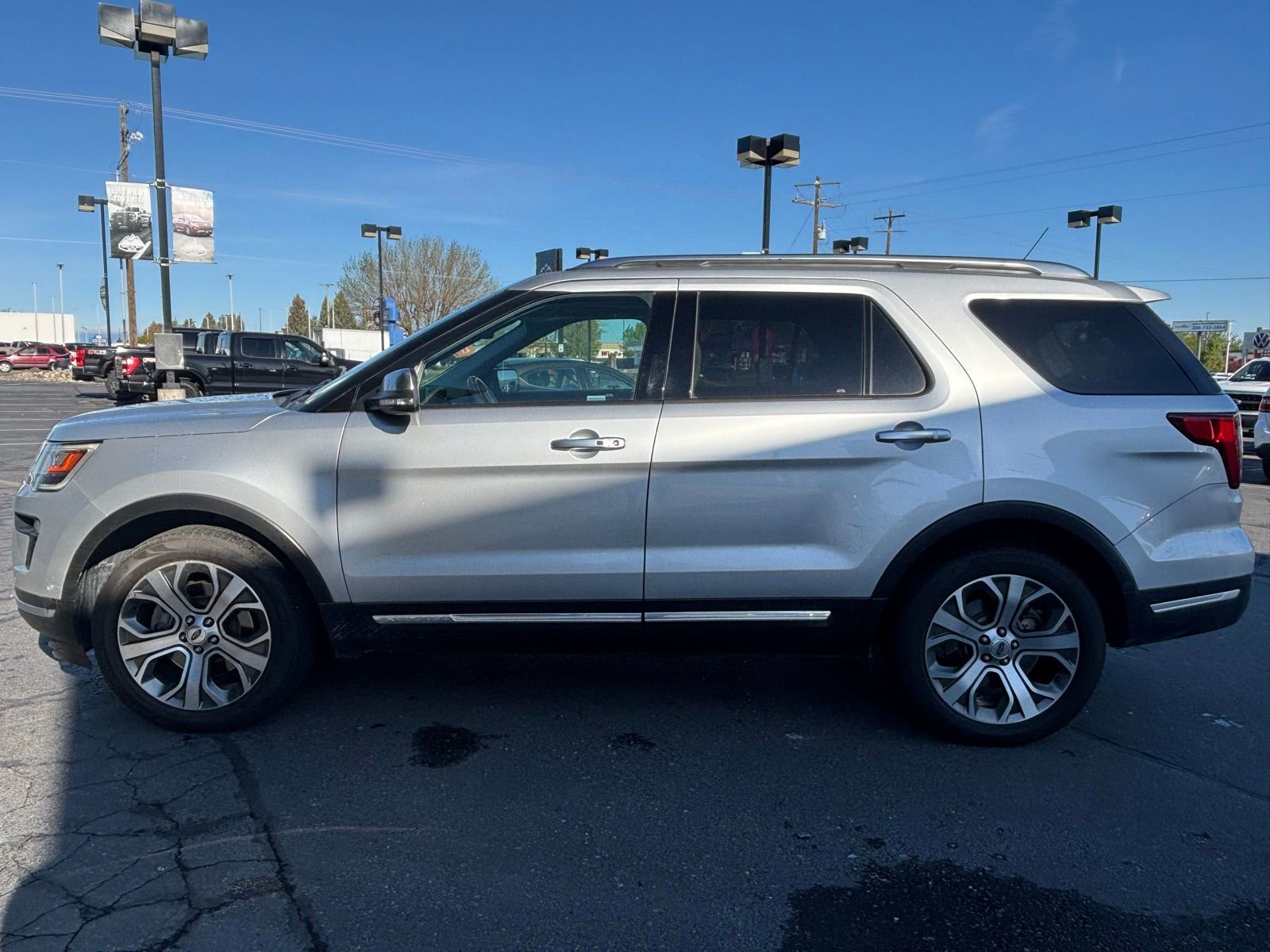 Used 2018 Ford Explorer Platinum AWD/4WD image 3