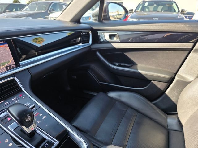 Used 2019 Porsche Panamera 4 image 31