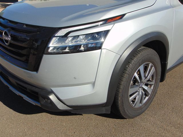 Used 2022 Nissan Pathfinder SL w/ SL Black Package AWD/4WD image 2