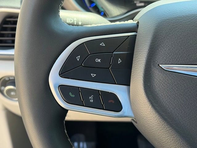 Certified 2024 Chrysler Pacifica Select image 14
