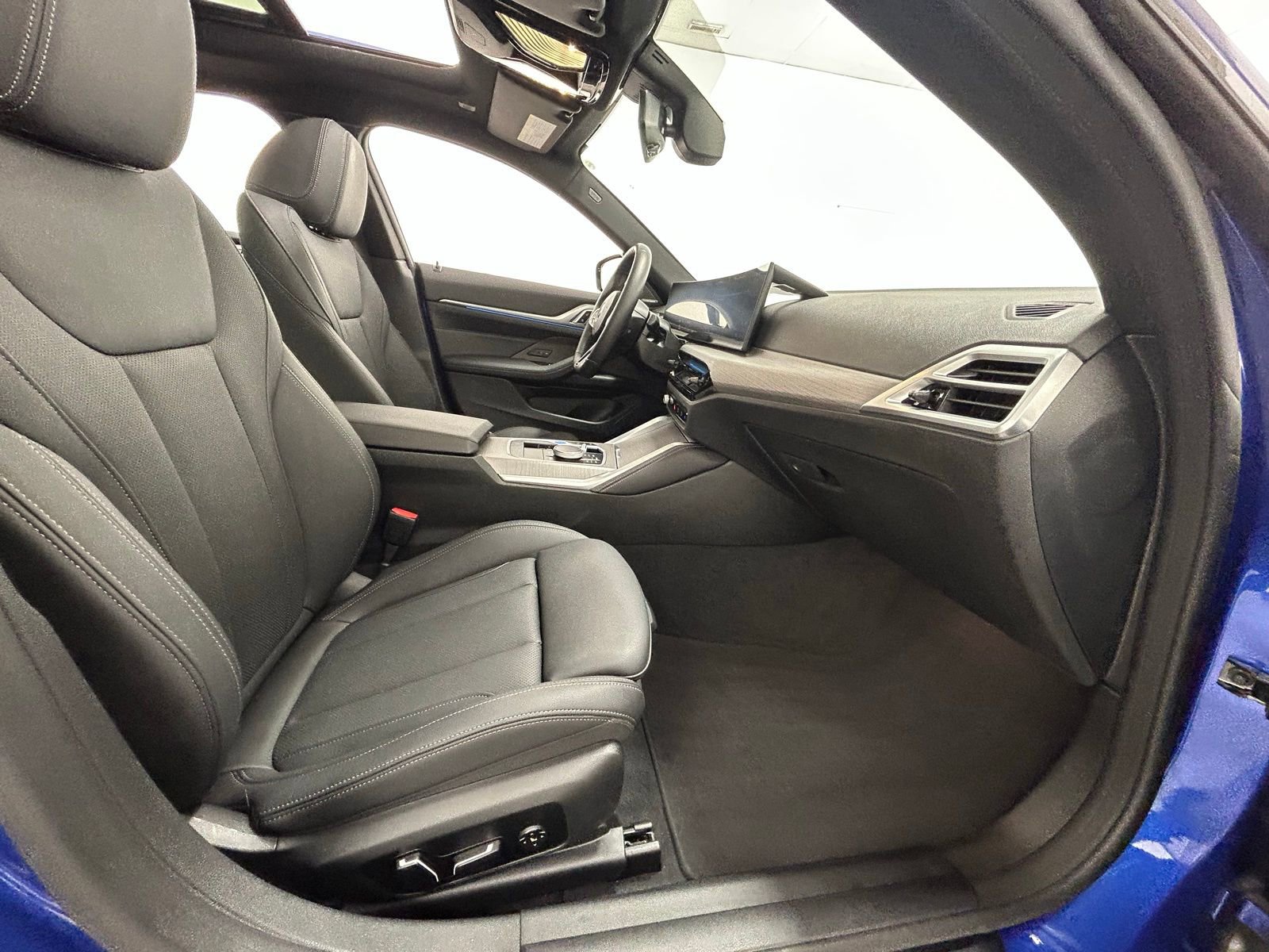 Used 2025 BMW i4 xDrive40i image 41