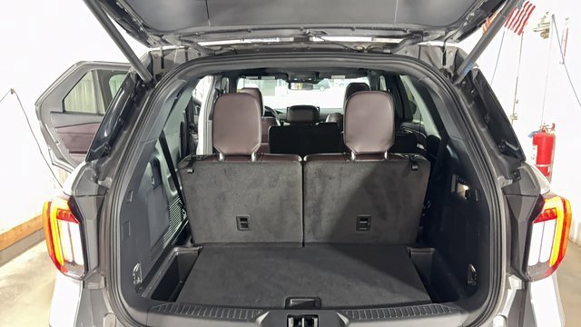 Used 2025 Ford Explorer Platinum image 11