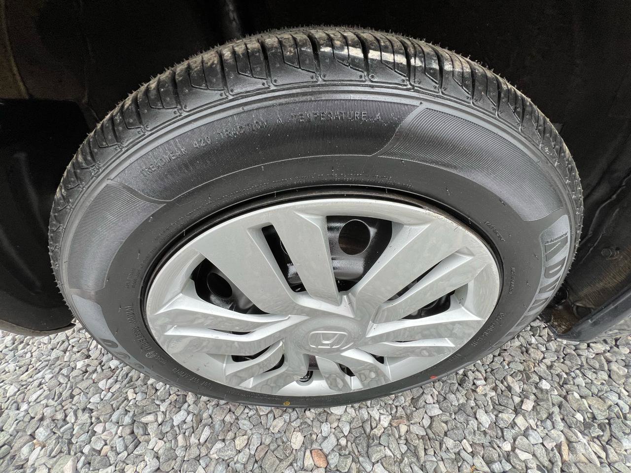 Used 2015 Honda Fit LX image 39