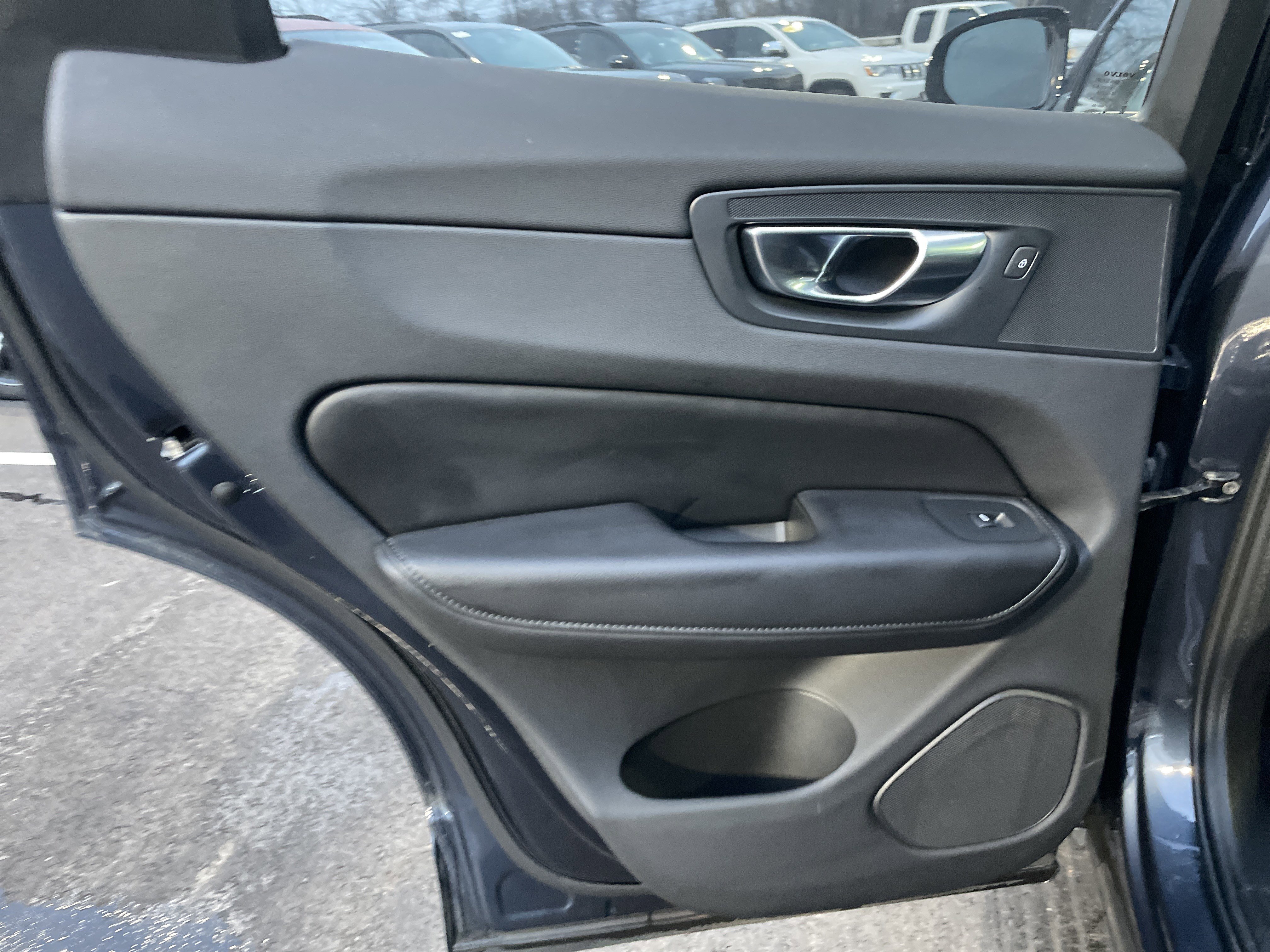 Used 2025 Volvo XC60 B5 Plus image 30