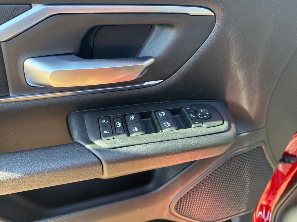 New 2026 RAM 1500 4x4 Crew Cab image 21