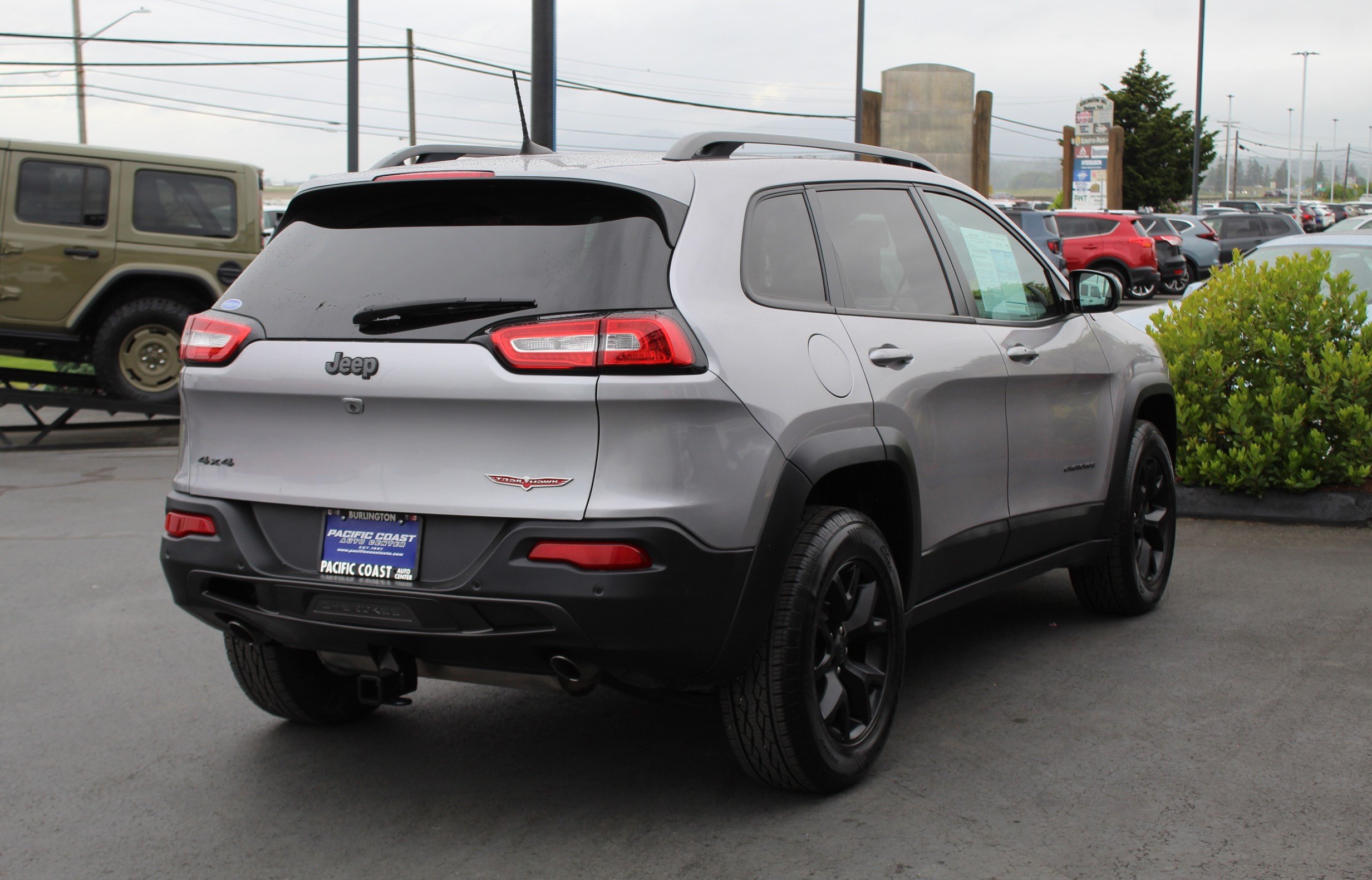 Used 2018 Jeep Cherokee Trailhawk w/ Comfort/Convenience Group AWD/4WD image 6