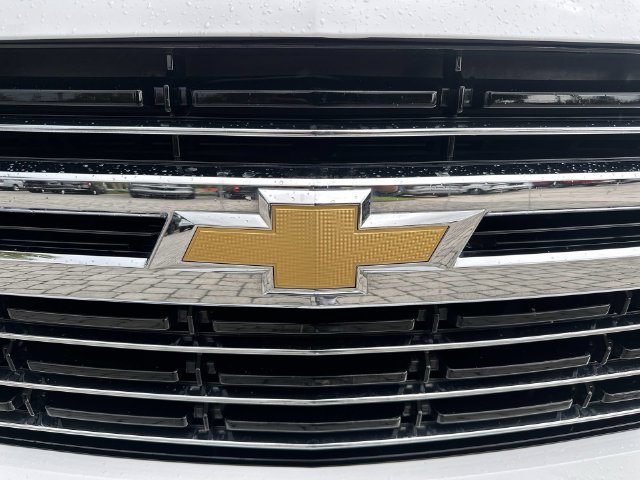Used 2024 Chevrolet Suburban LT RWD image 10