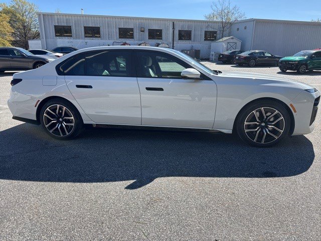 Certified 2023 BMW 740i image 2