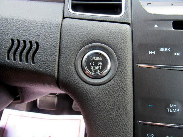 Used 2017 Ford Taurus SEL w/ Equipment Group 201A image 26