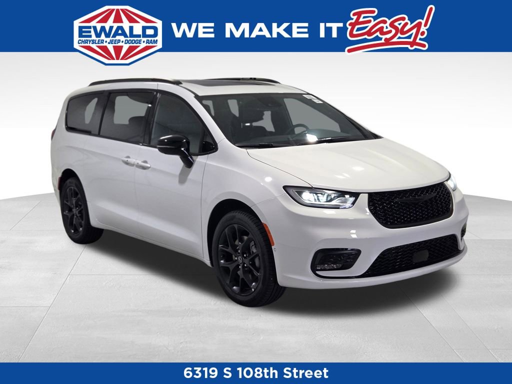 New 2026 Chrysler Pacifica Limited w/ S Appearance Package image 1