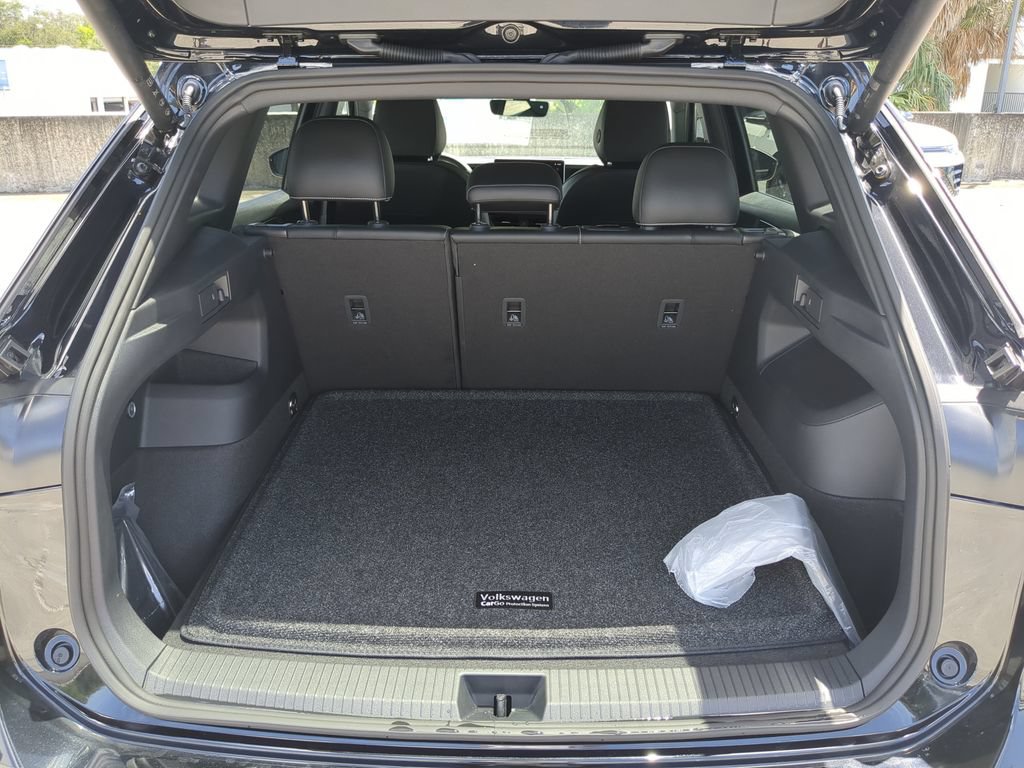 New 2026 Volkswagen Tiguan SE R-Line FWD image 8