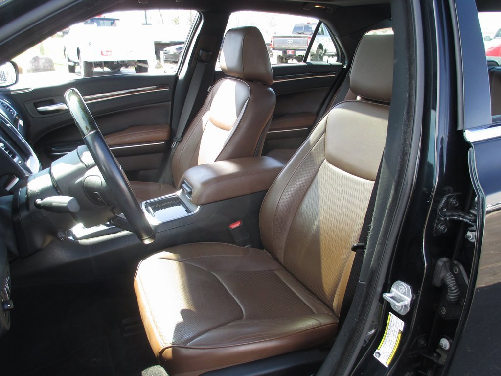 Used 2018 Chrysler 300 Limited w/ Safetytec Plus Group image 15