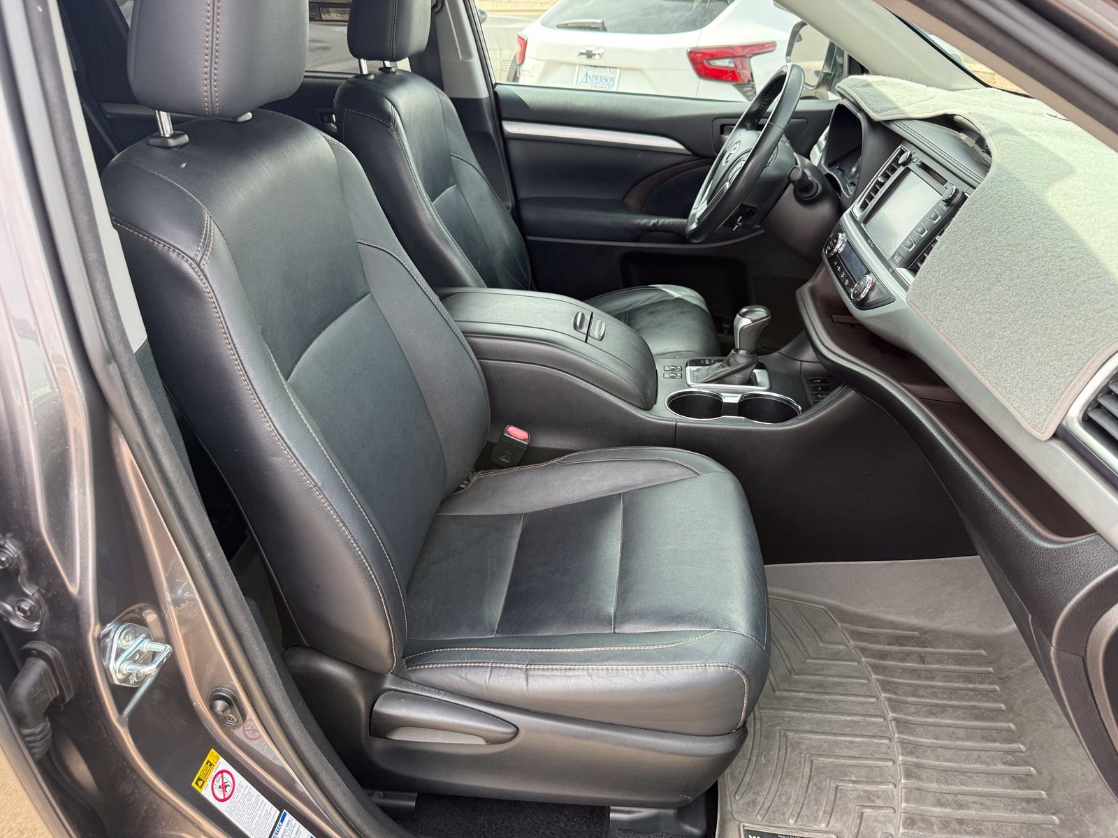 Used 2014 Toyota Highlander XLE AWD/4WD image 34