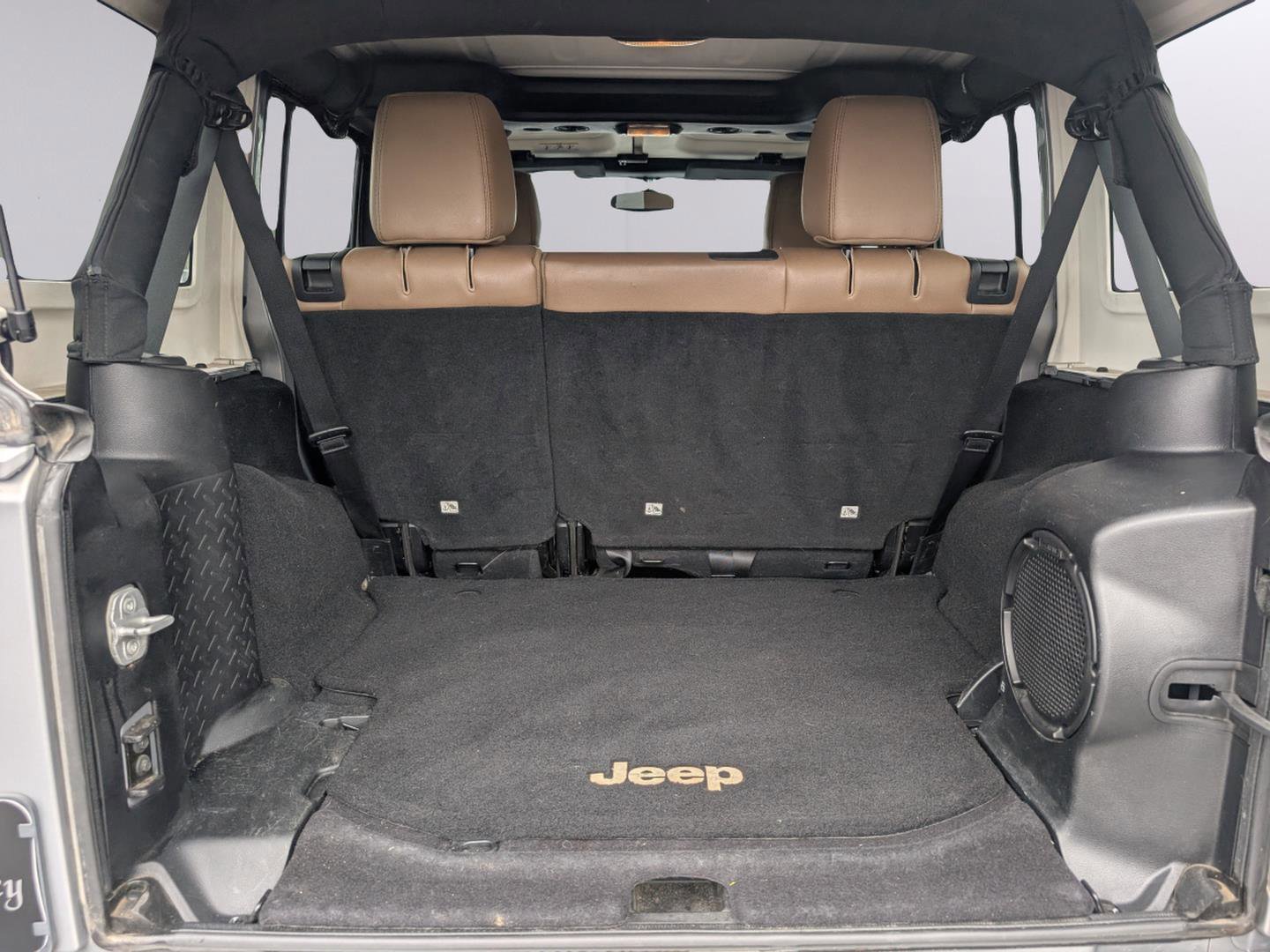Used 2013 Jeep Wrangler Unlimited Sahara w/ Max Tow Pkg AWD/4WD image 28