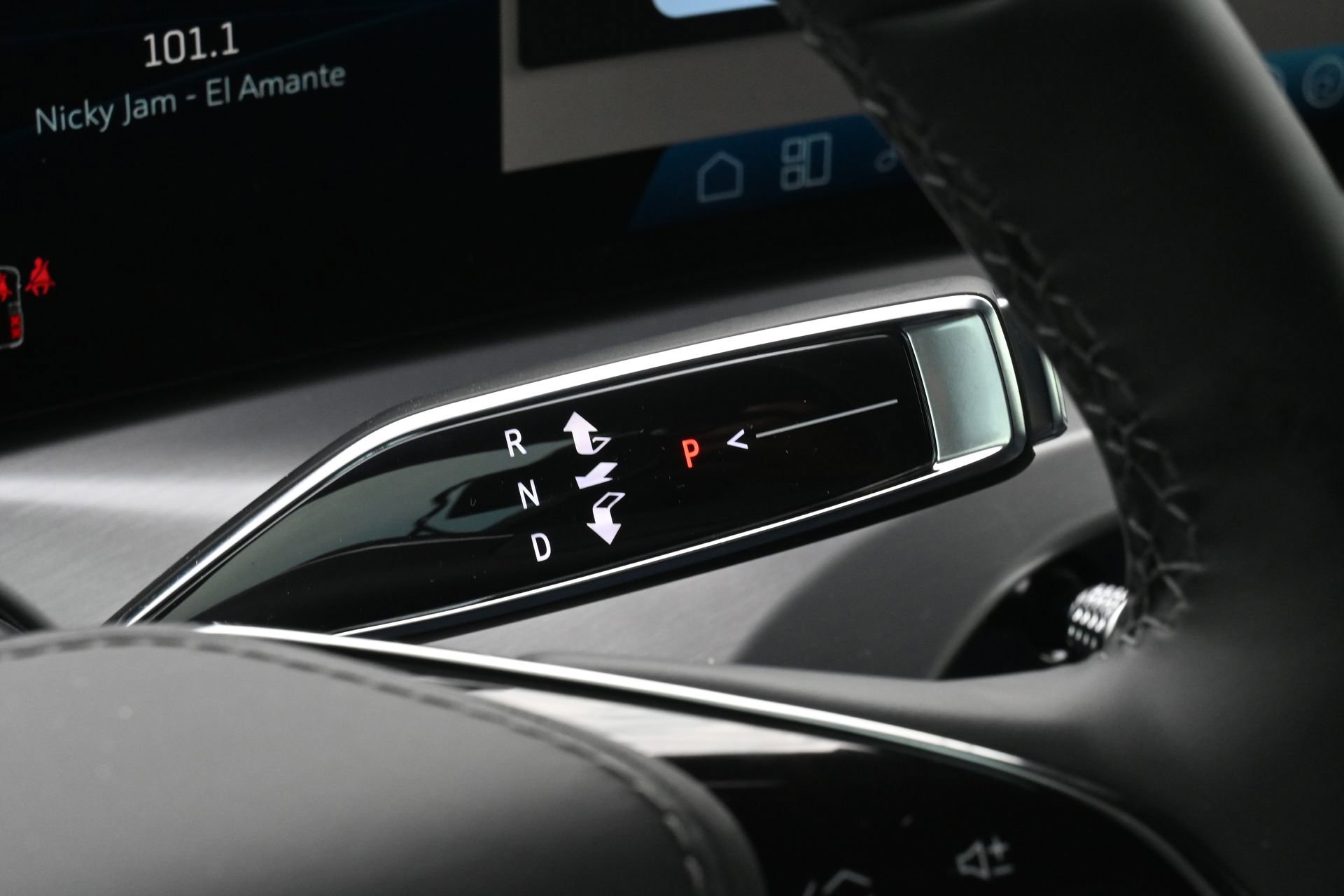 Used 2026 Cadillac Vistiq Premium Luxury w/ LPO, Floor Liner Package AWD/4WD image 14
