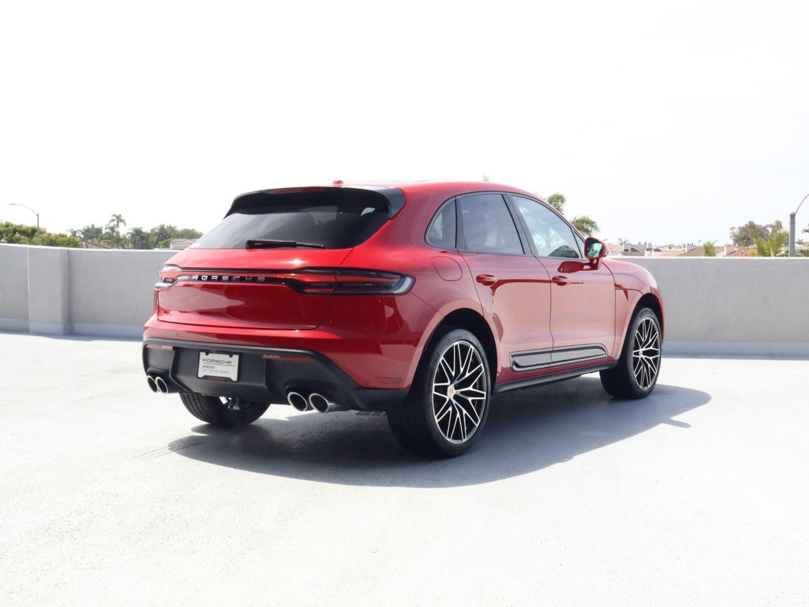 Certified 2025 Porsche Macan image 9