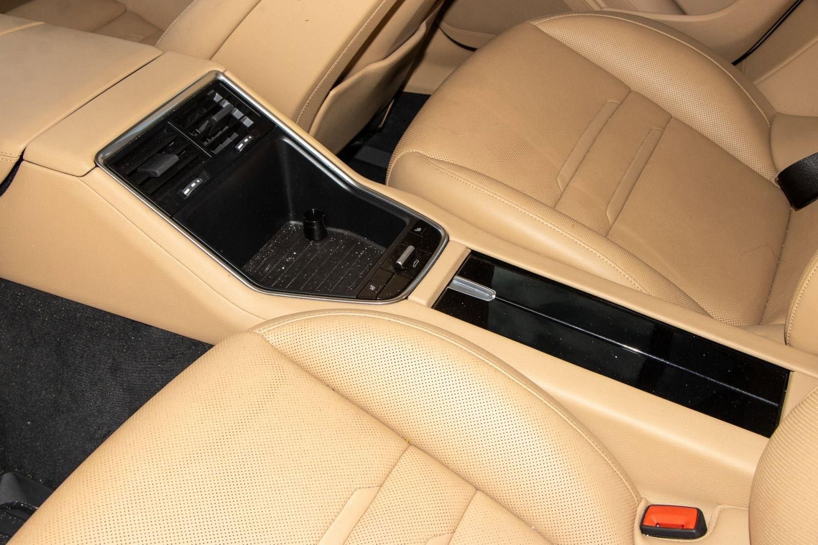 Used 2019 Porsche Panamera 4 AWD/4WD image 18