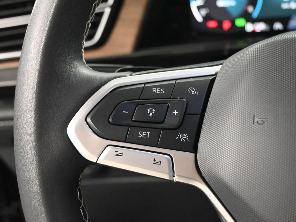 Used 2024 Volkswagen Atlas SE image 32