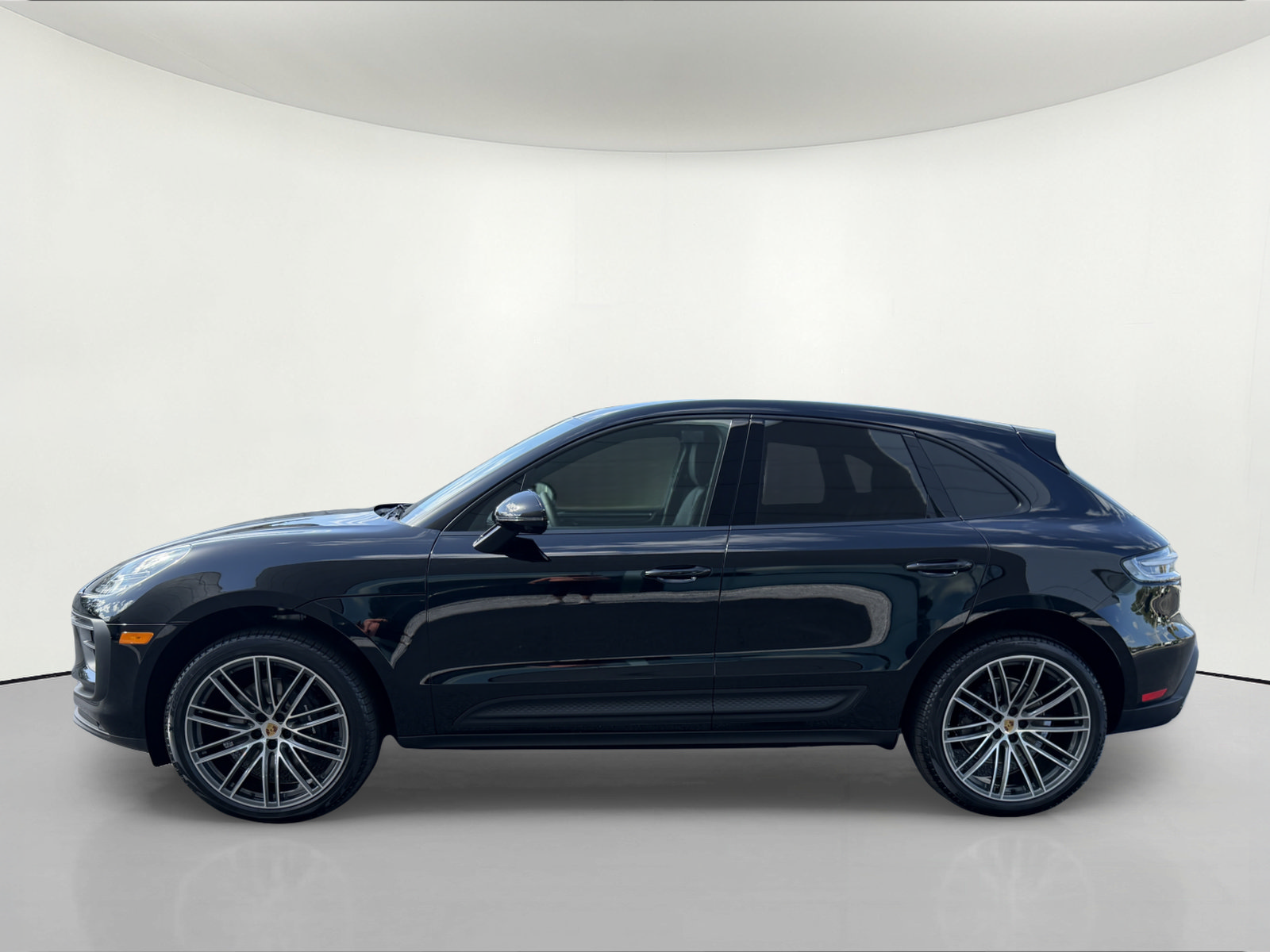 New 2026 Porsche Macan AWD/4WD image 2