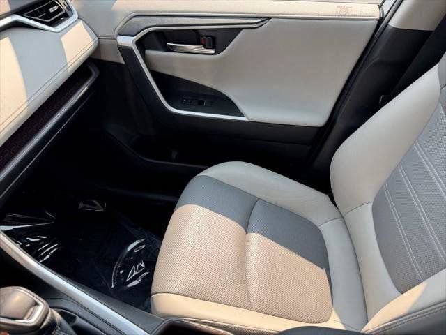 Certified 2021 Toyota RAV4 Limited AWD/4WD image 92