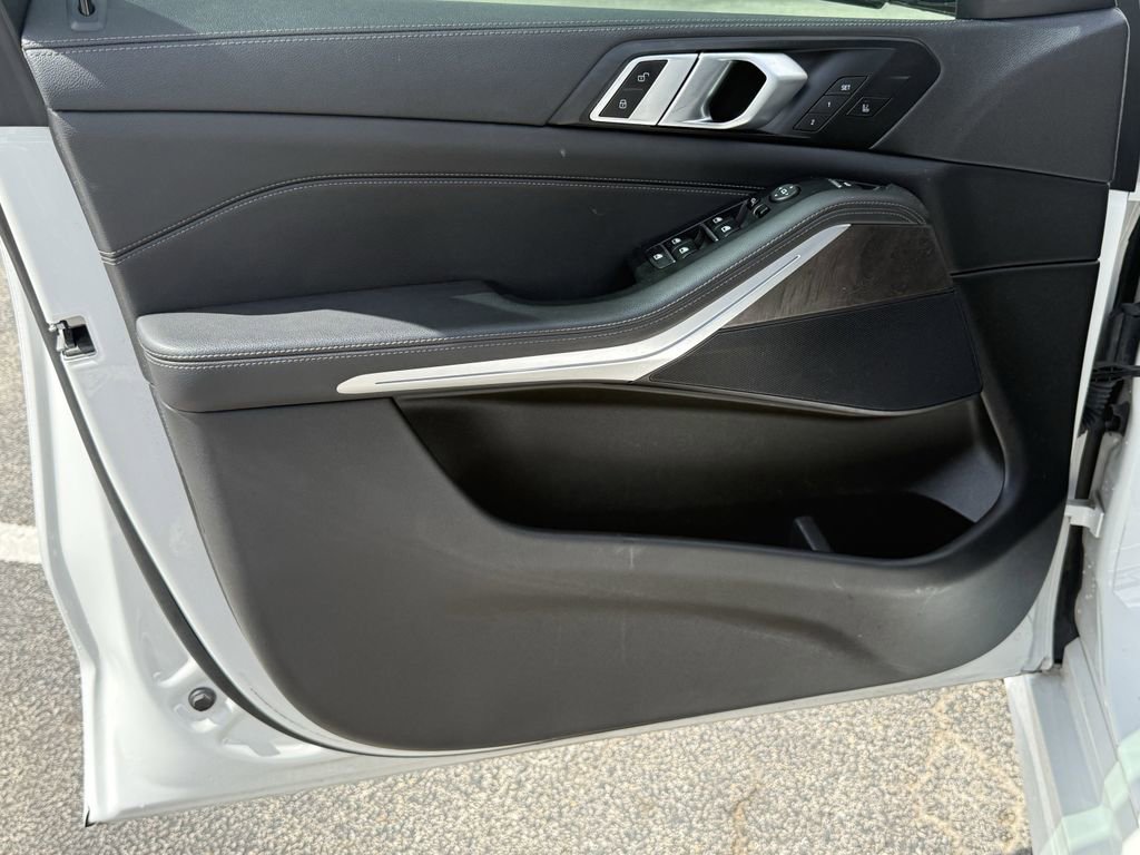 Used 2022 BMW X5 sDrive40i w/ M Sport Package image 10