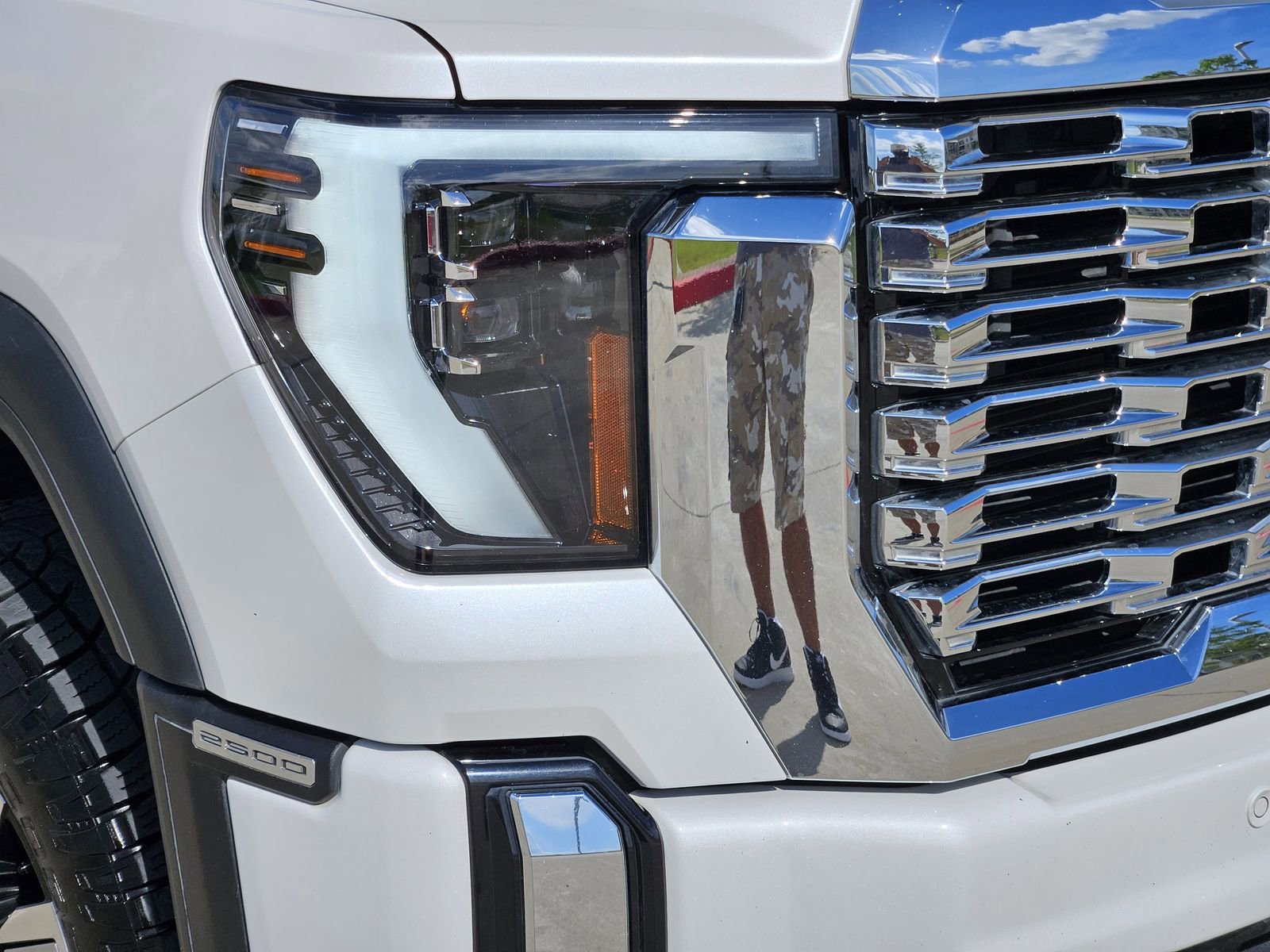 Used 2024 GMC Sierra 2500 Denali w/ Denali Reserve Package AWD/4WD image 10