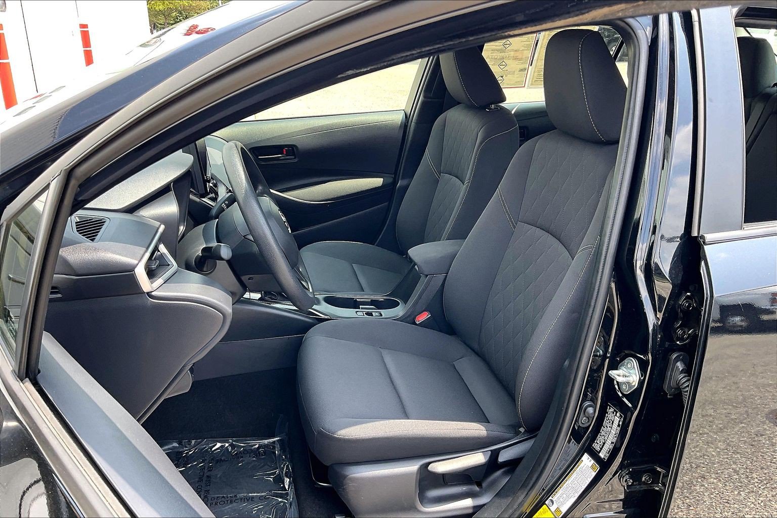 Used 2025 Toyota Corolla LE FWD image 29