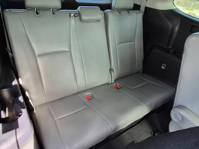 Used 2021 Toyota Highlander XLE AWD/4WD image 8