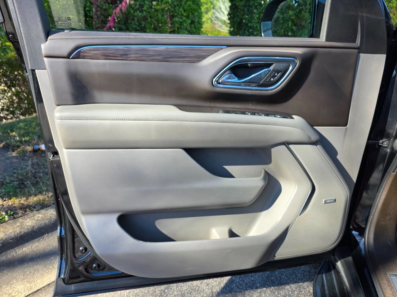 Used 2021 Chevrolet Suburban LT RWD image 9