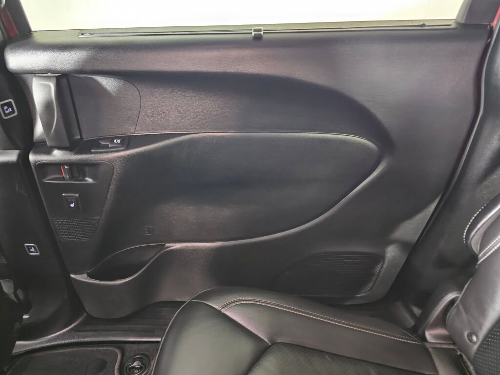 Used 2021 Chrysler Pacifica Touring-L w/ Uconnect Theater Family Group AWD/4WD image 31