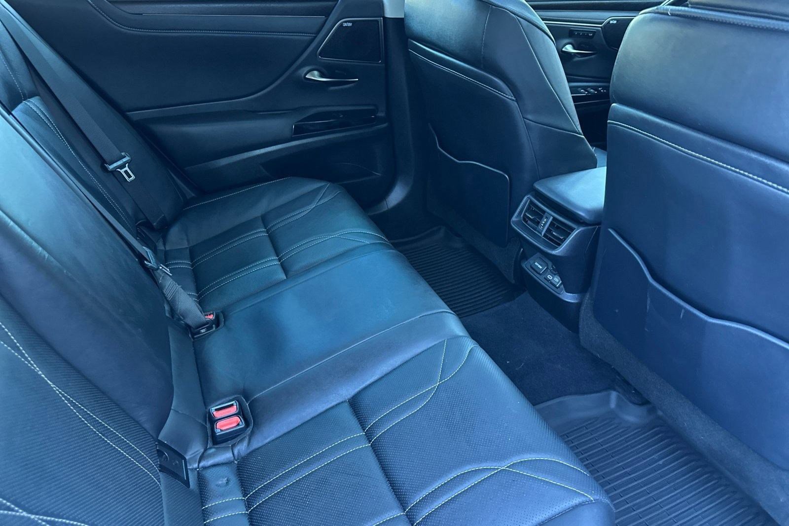 Certified 2025 Lexus ES 300h w/ Luxury Package image 31