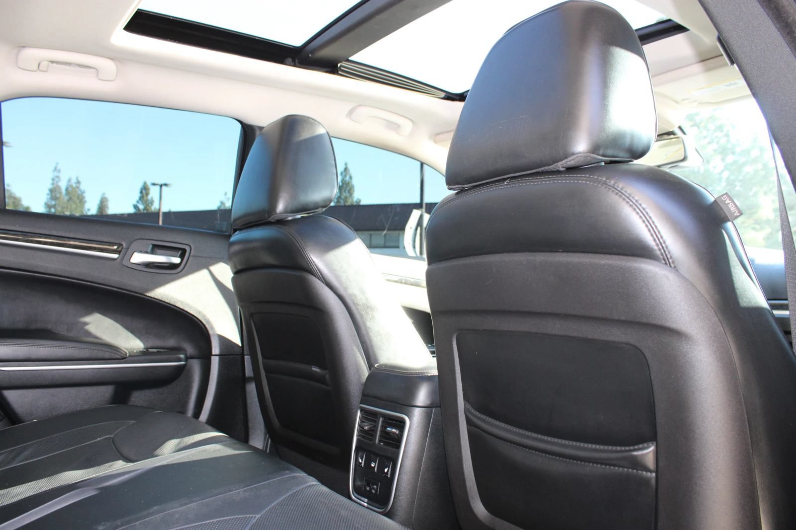 Used 2016 Chrysler 300 C RWD image 21