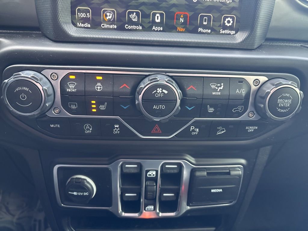 Used 2020 Jeep Wrangler Unlimited Sahara w/ Dual Top Group AWD/4WD image 28