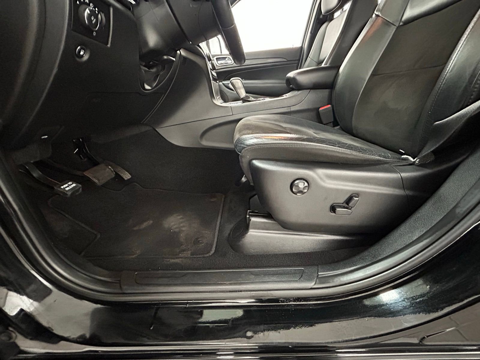 Used 2019 Jeep Grand Cherokee Altitude AWD/4WD image 31