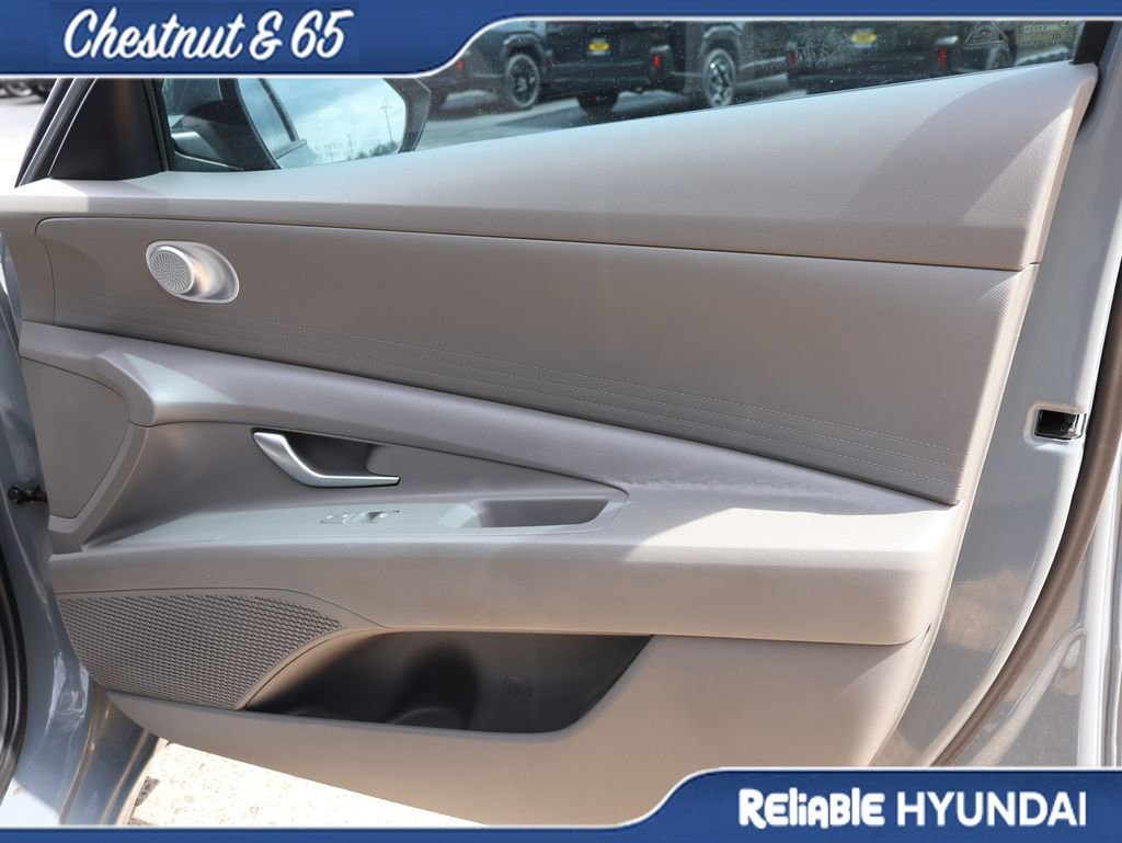 Used 2022 Hyundai Elantra SEL image 9