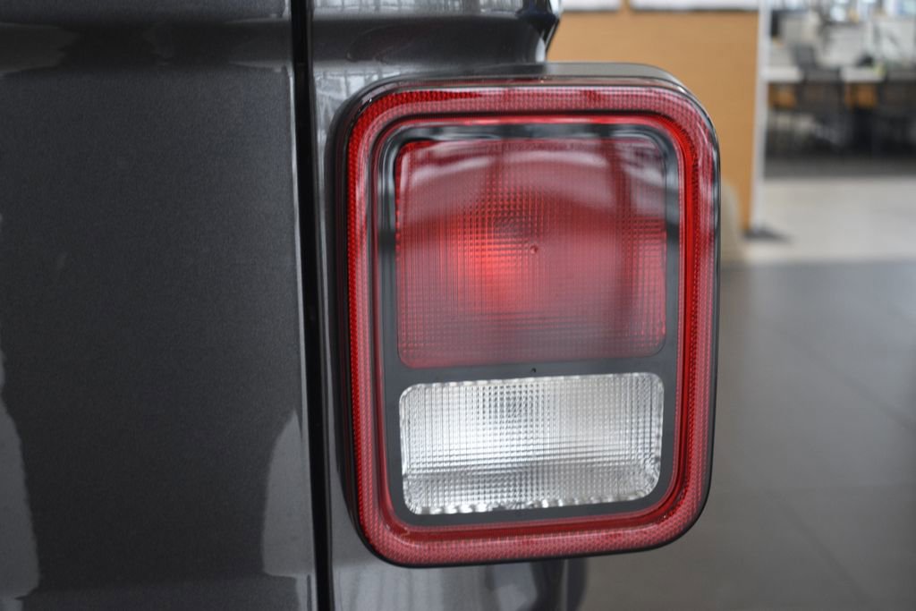 New 2025 Jeep Gladiator Sport image 10