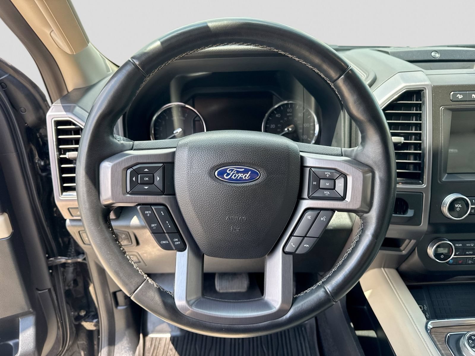Used 2019 Ford Expedition Platinum AWD/4WD image 27