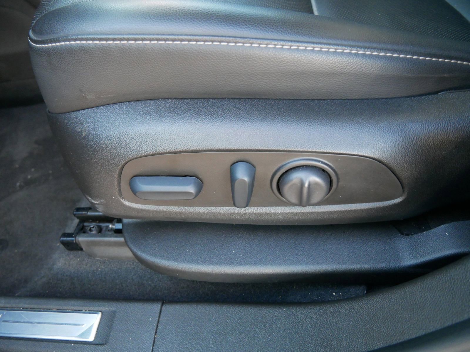 Used 2023 GMC Acadia SLT w/ Technology Package image 14