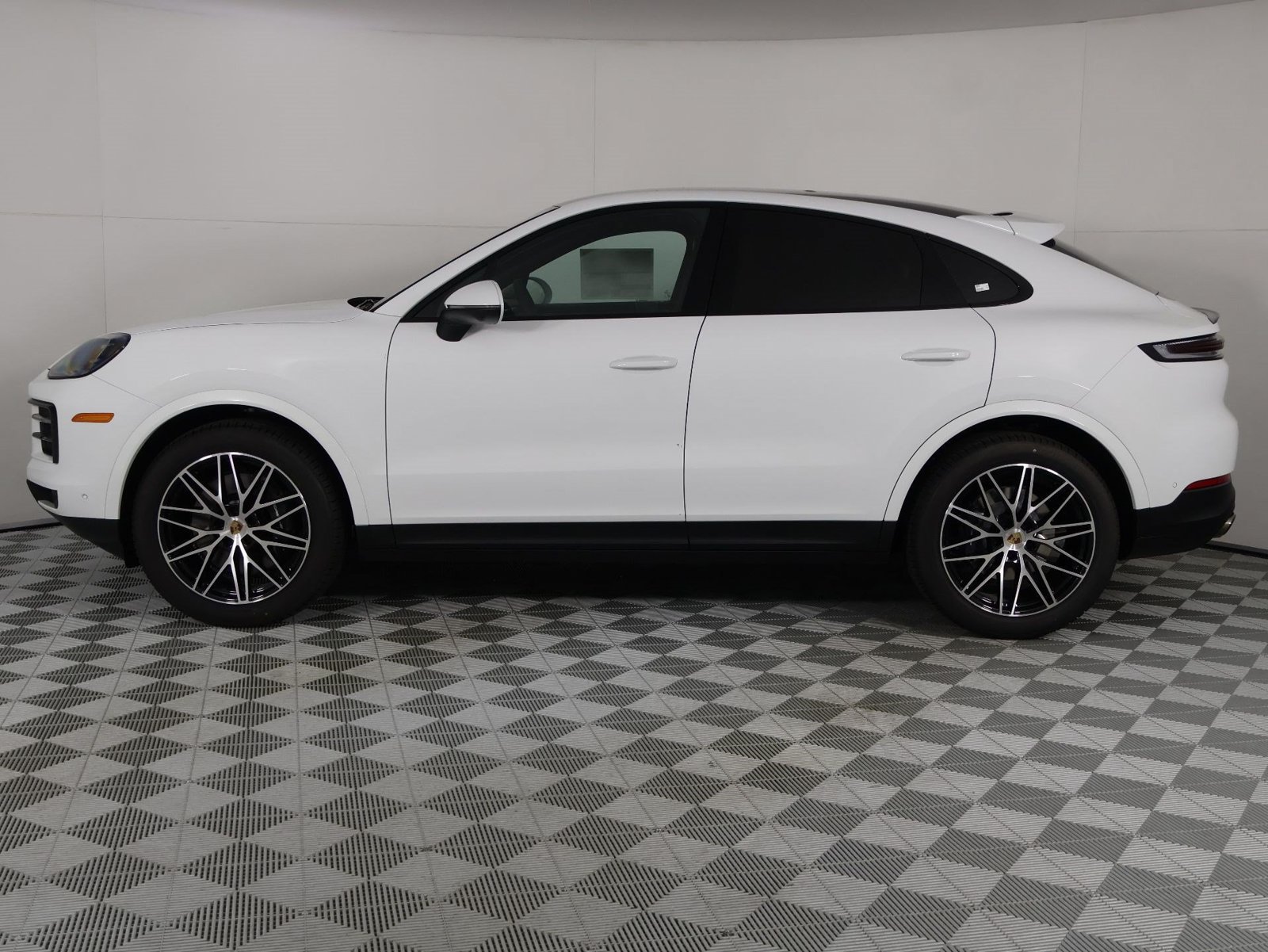 New 2026 Porsche Cayenne Coupe AWD/4WD image 2